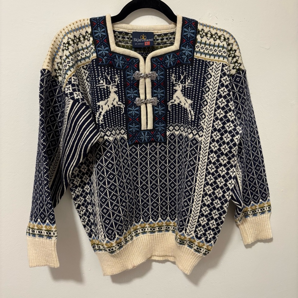 Skjaeveland 100% wool sweater